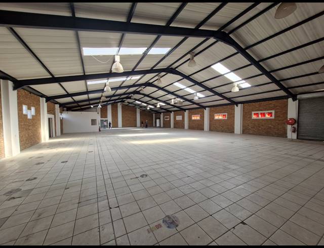 900M² RETAIL TO LET IN BARDENE